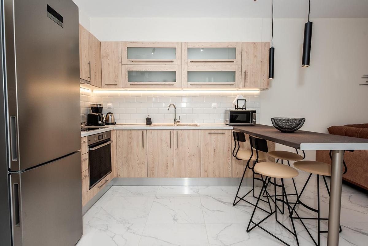Luxury Apartment *