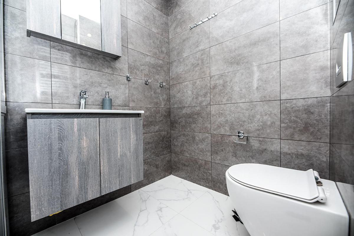 Luxury Apartment *